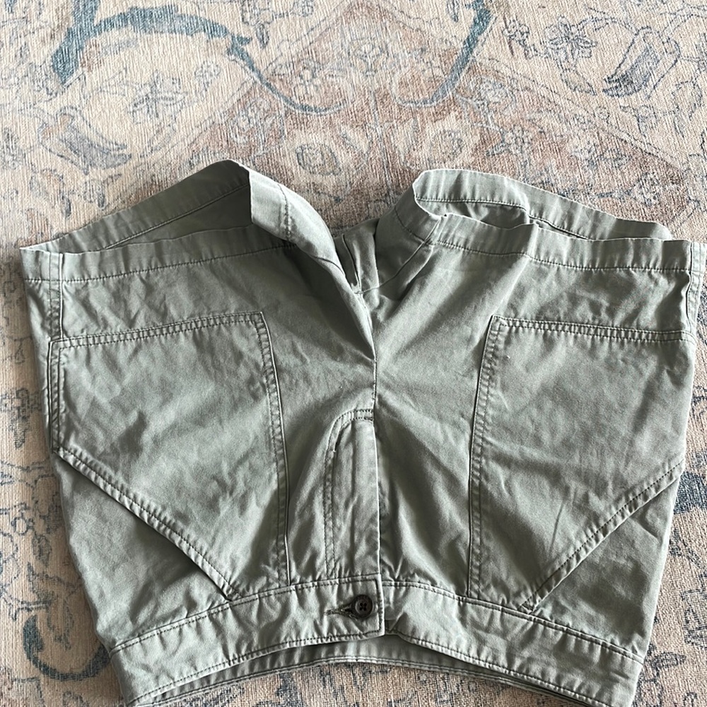 Wool rich womens size 4 gray shorts